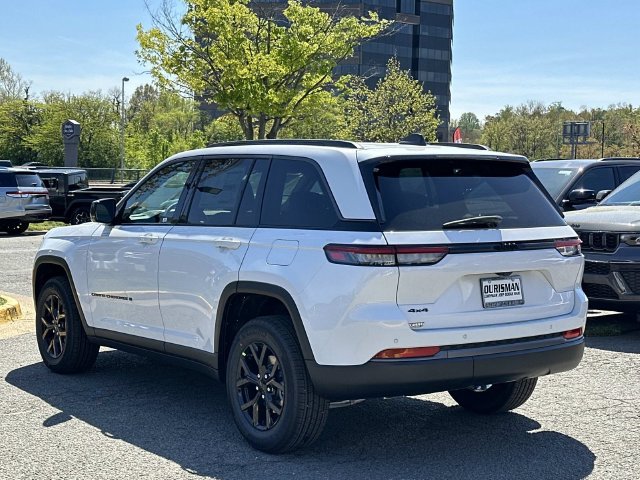 New 2026 Jeep Grand Cherokee Altitude AWD/4WD image 4
