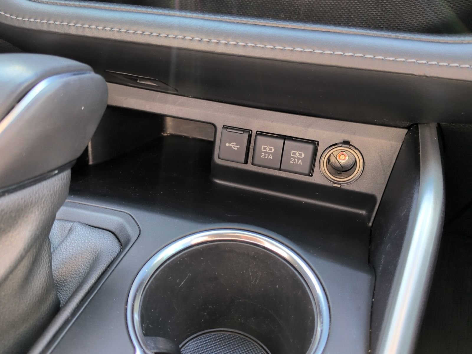 Used 2021 Toyota Highlander XLE AWD/4WD image 24