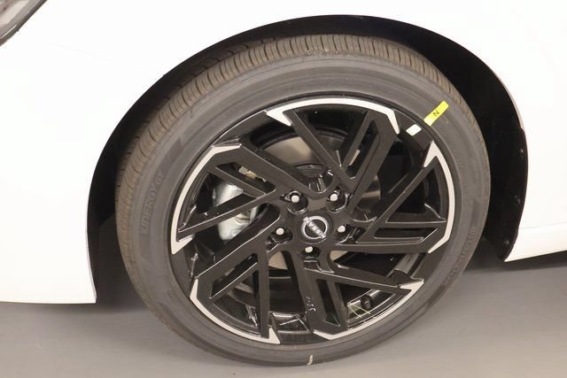 New 2026 Nissan Sentra SR w/ SR Premium Package FWD image 8