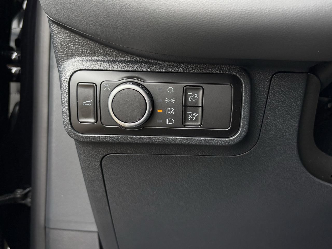 New 2026 Ford Explorer Active RWD image 21