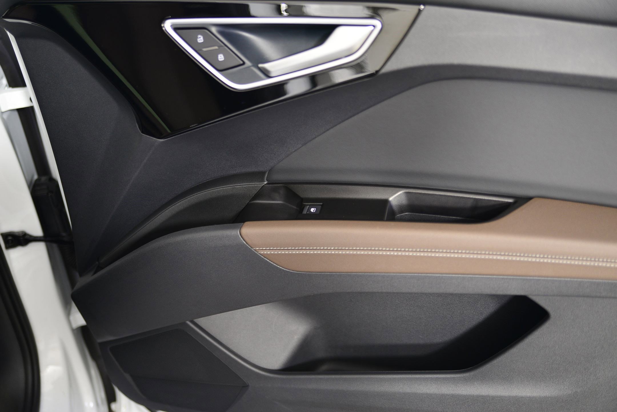 Certified 2025 Audi Q4 e-tron Premium w/ Convenience Package image 9