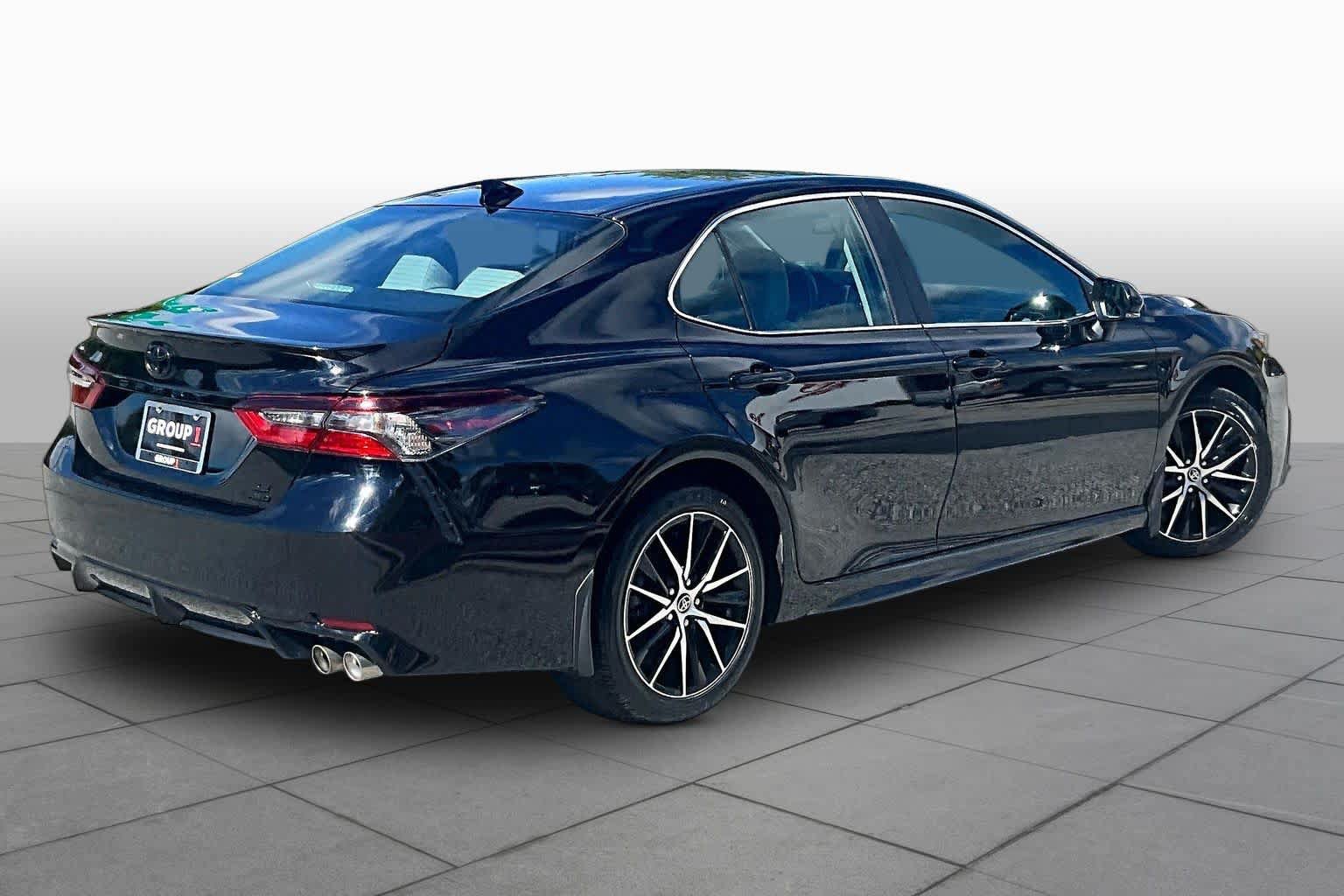 Used 2024 Toyota Camry SE AWD/4WD image 13