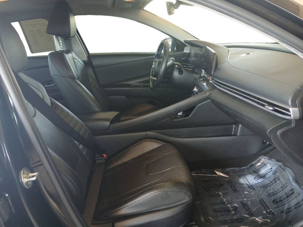 Used 2022 Hyundai Elantra Limited w/ Cargo Package FWD image 21