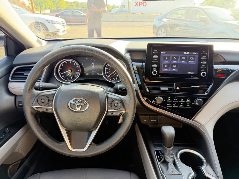 Used 2021 Toyota Camry LE AWD/4WD image 18