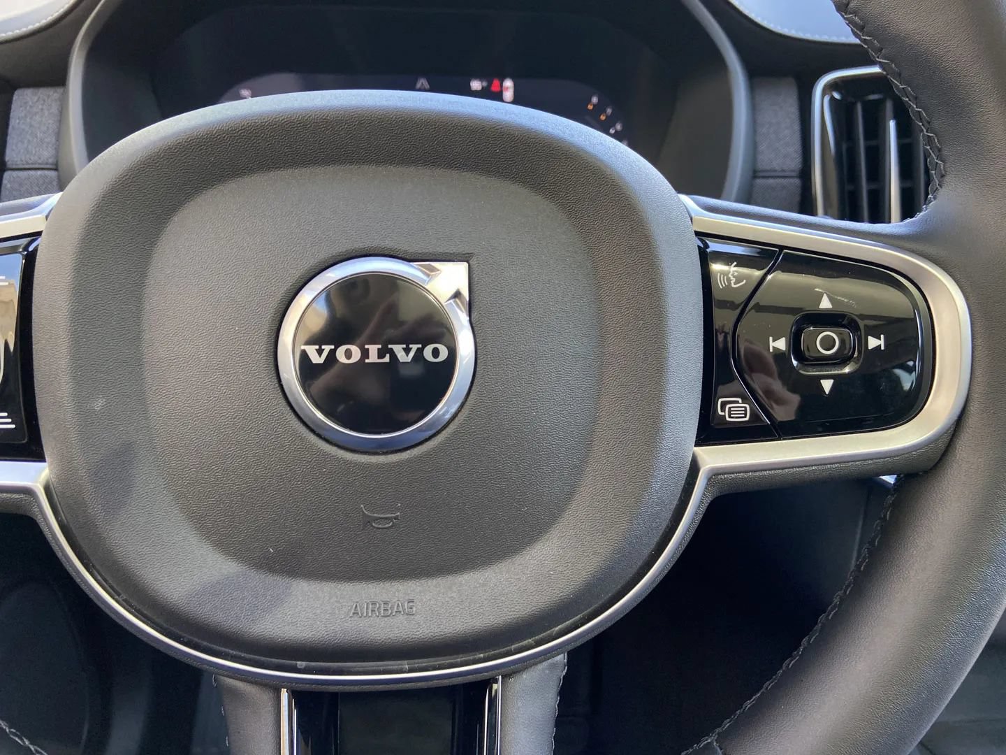 Used 2025 Volvo XC90 B6 Plus AWD/4WD image 17