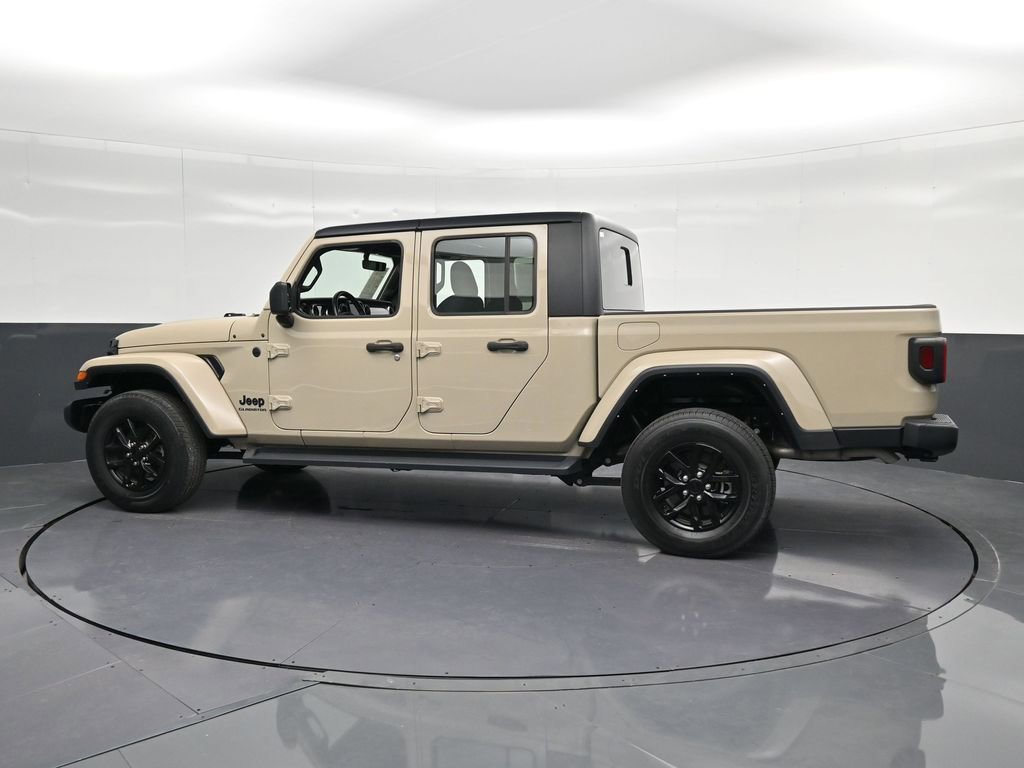 Used 2022 Jeep Gladiator Sport image 8