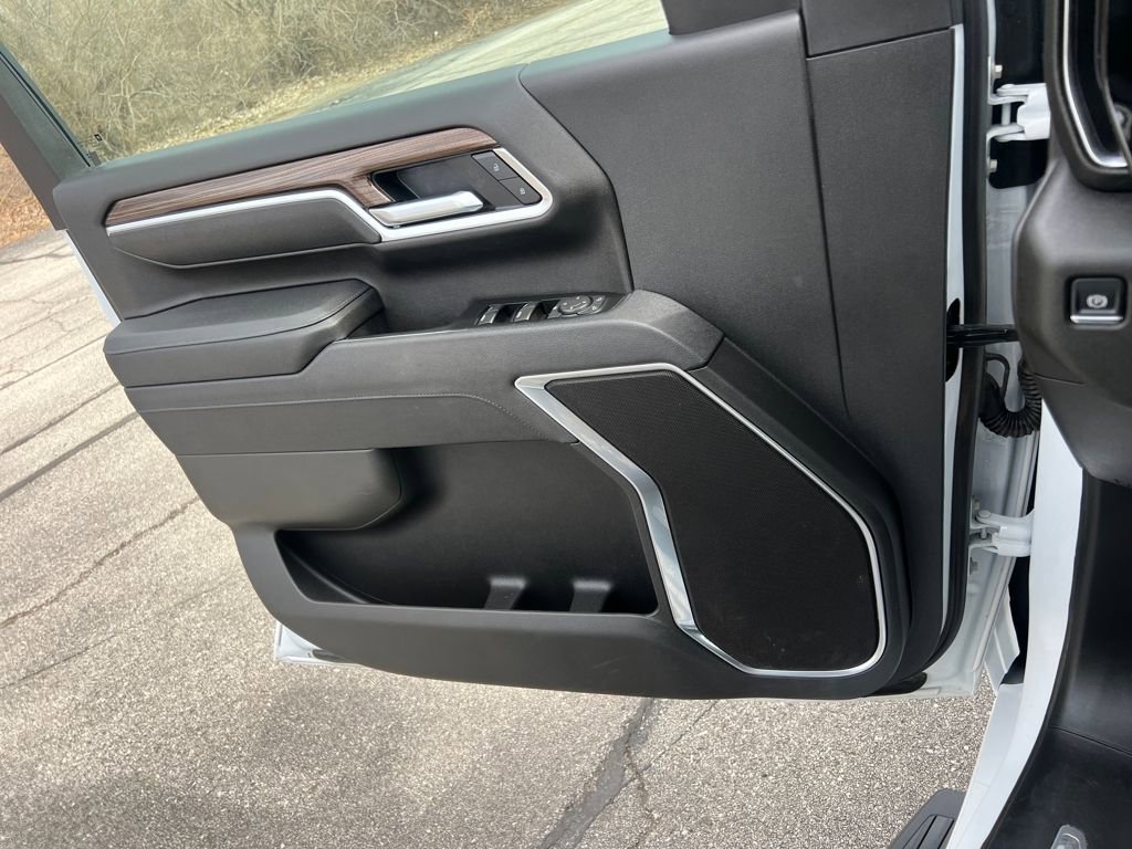 Used 2025 Chevrolet Silverado 2500 LT w/ Convenience Package image 17