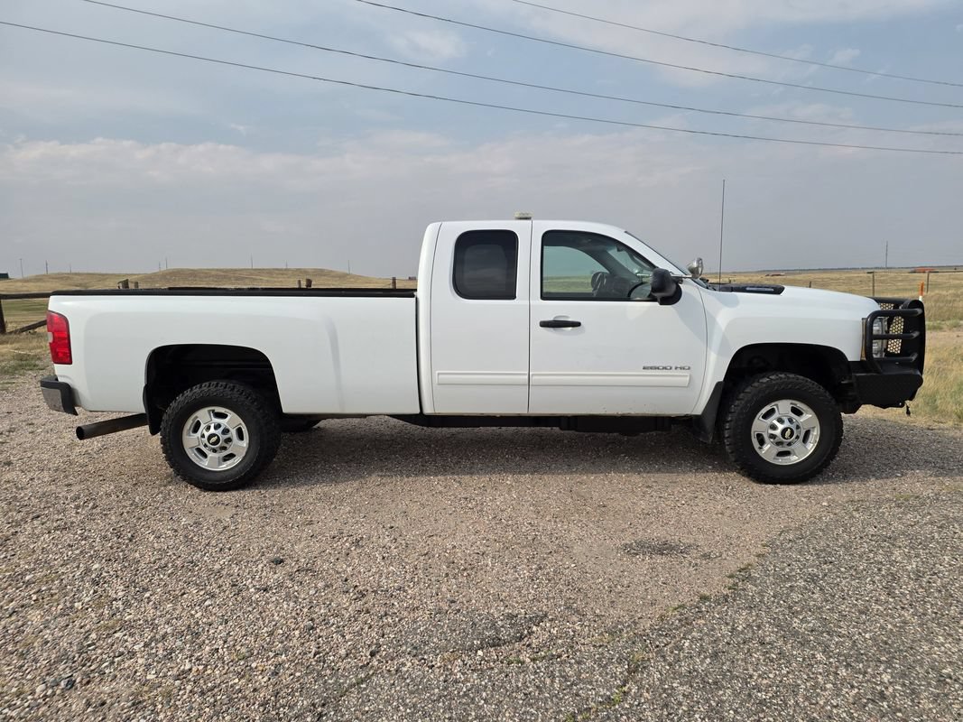 Used 2011 Chevrolet Silverado 2500 LT AWD/4WD image 6
