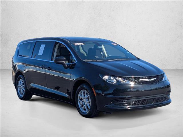 Used 2022 Chrysler Voyager LX image 3