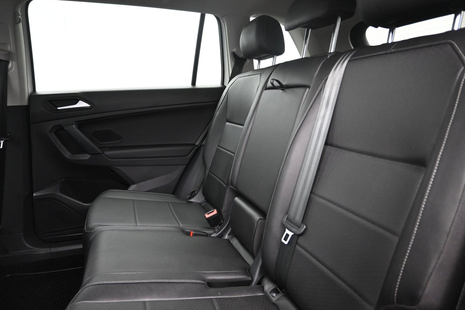 Used 2019 Volkswagen Tiguan SE w/ Panoramic Sunroof Package AWD/4WD image 22