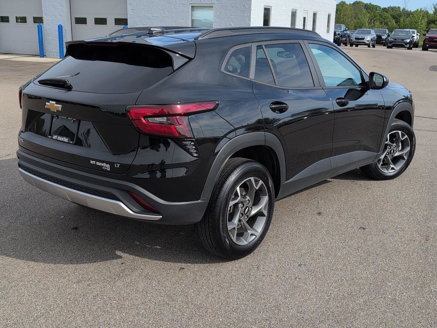Used 2025 Chevrolet Trax LT w/ LT Convenience Package FWD image 9