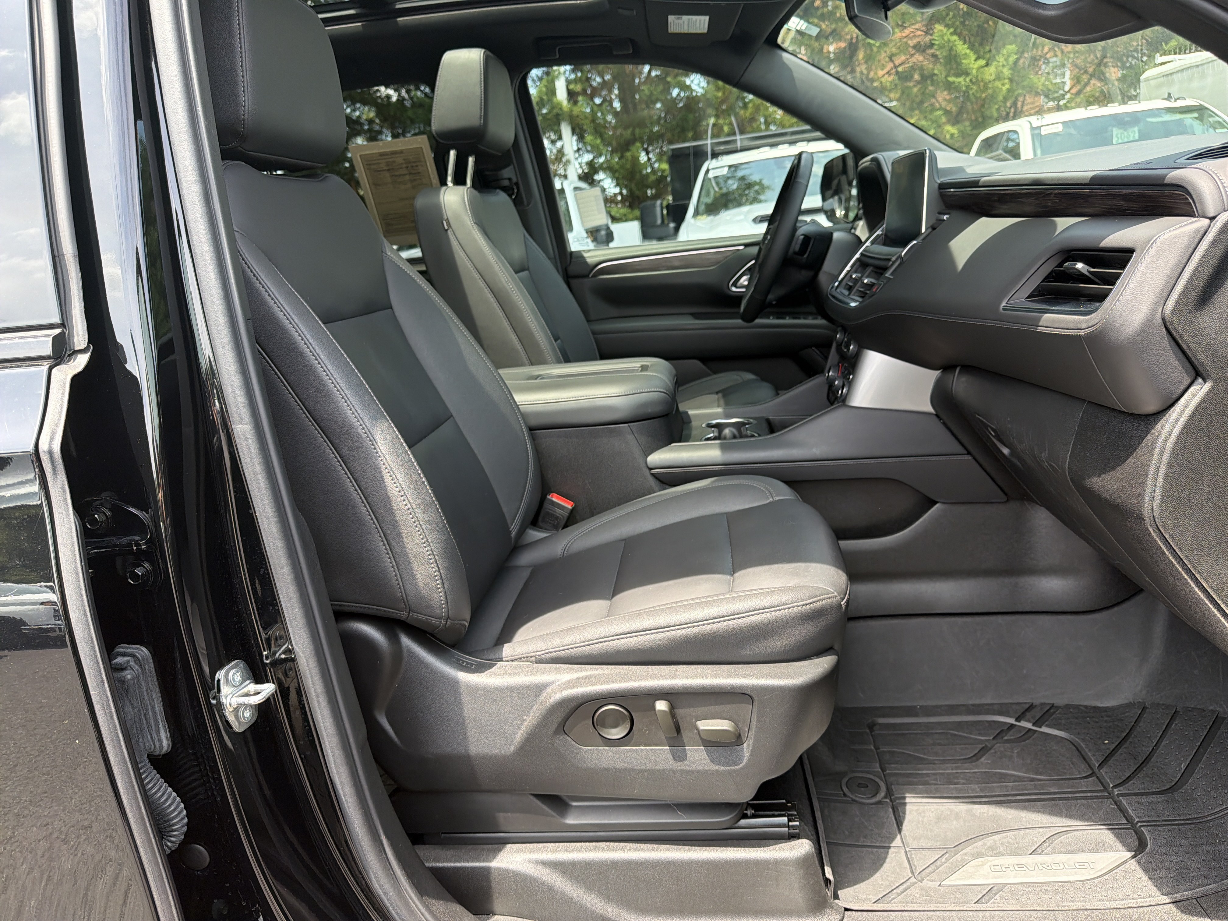 Used 2024 Chevrolet Tahoe Z71 w/ Luxury Package AWD/4WD image 35