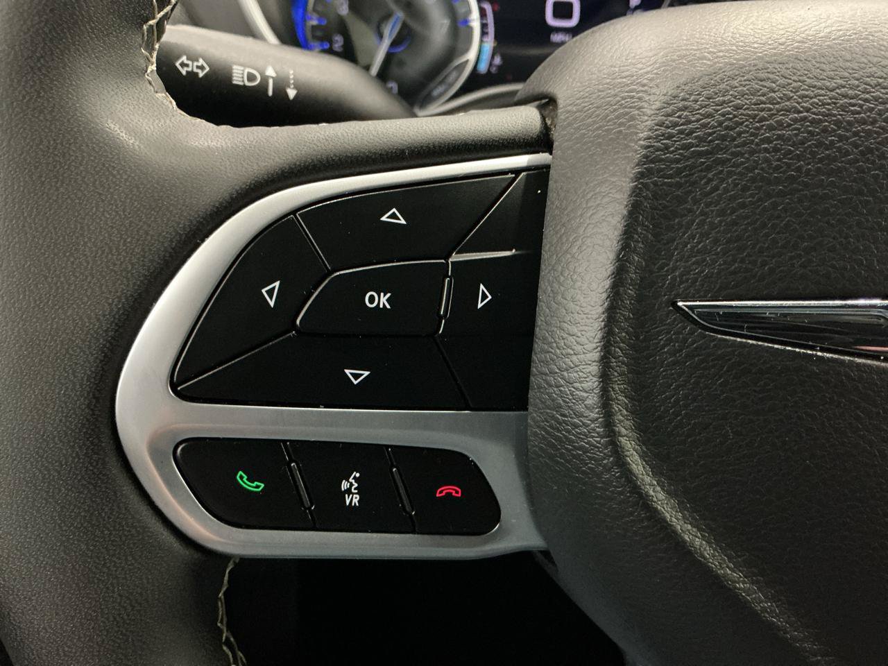 Used 2025 Chrysler Pacifica Select FWD image 24