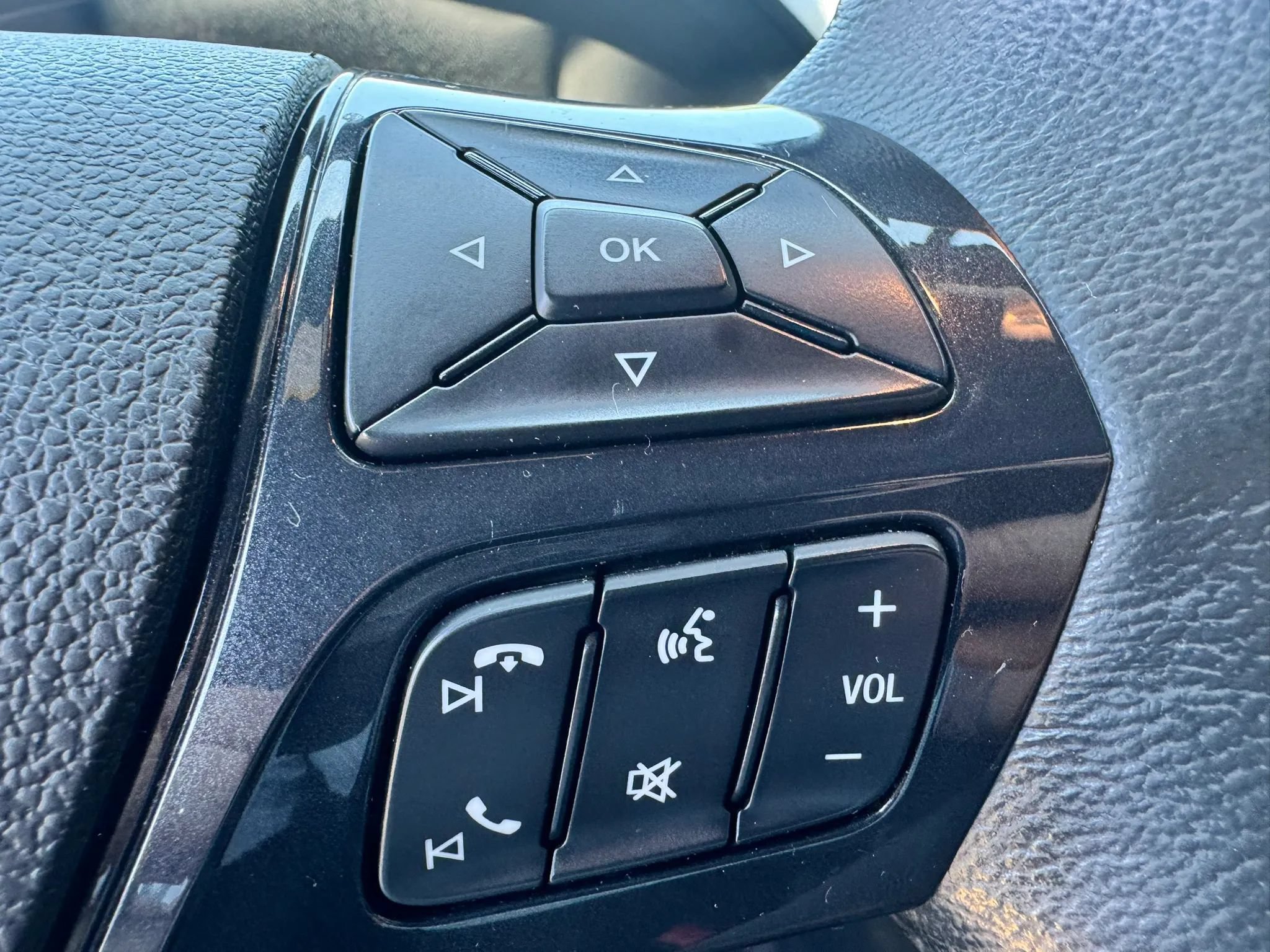 Used 2017 Ford Explorer XLT w/ Equipment Group 202A FWD image 27