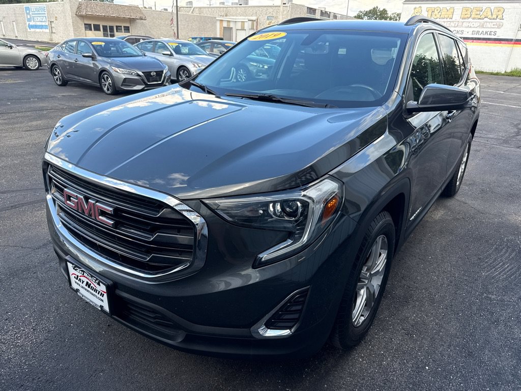 Used 2019 GMC Terrain SLE w/ Driver Convenience Package FWD image 3