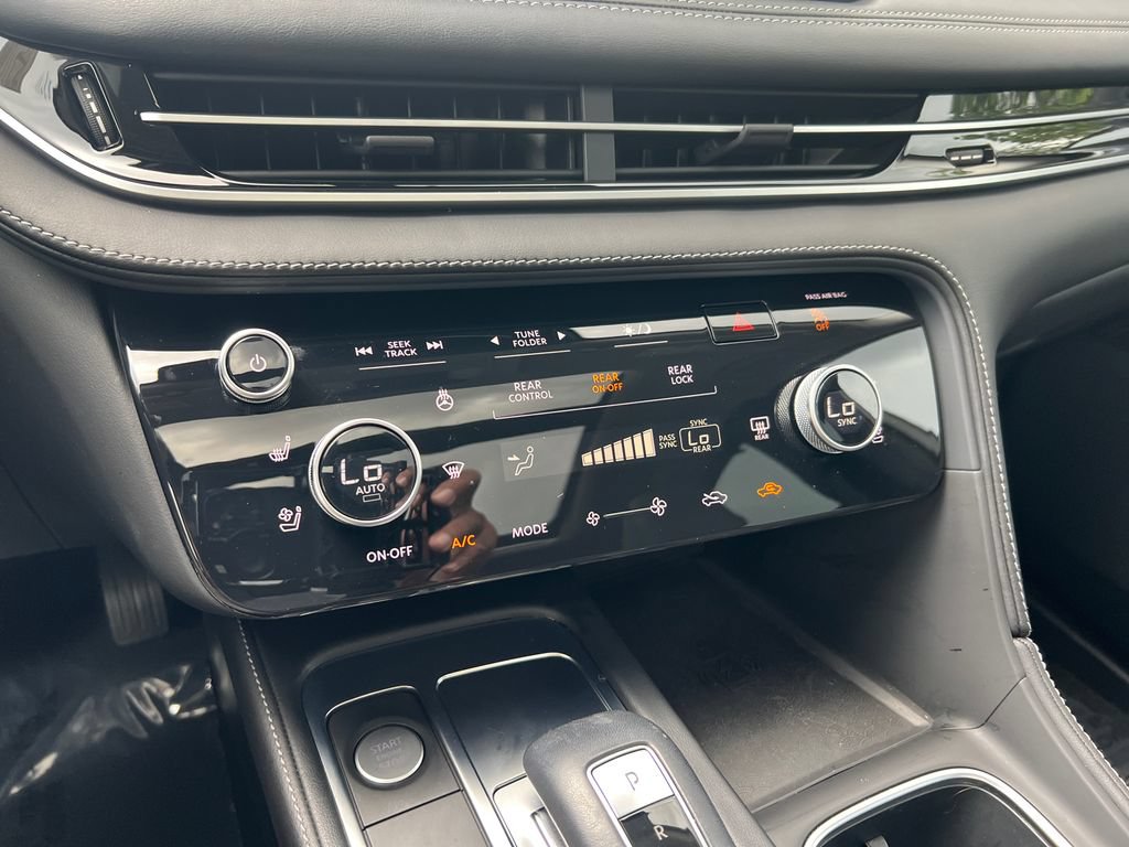 Used 2023 INFINITI QX60 Luxe w/ Performance Audio Package AWD/4WD image 24