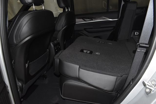 New 2025 Jeep Grand Cherokee Limited w/ Trailer Tow Package image 30