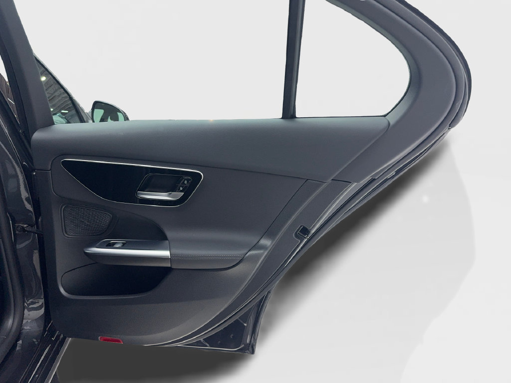 Used 2025 Mercedes-Benz C 300 4MATIC Sedan image 28