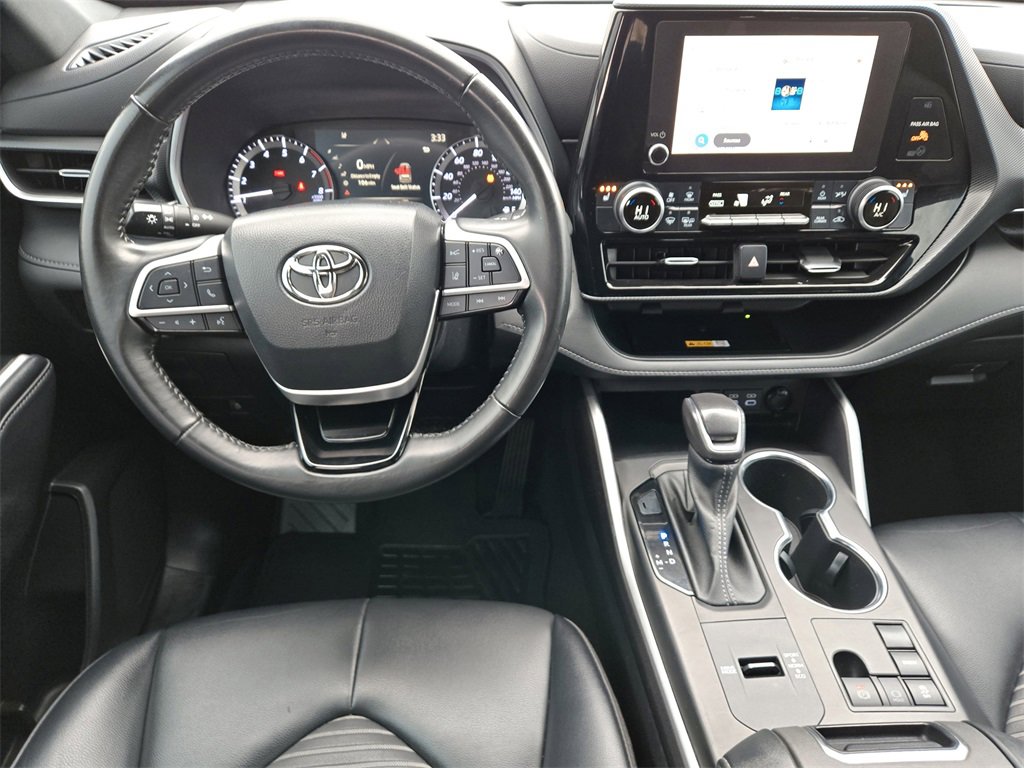 Used 2023 Toyota Highlander XSE image 13