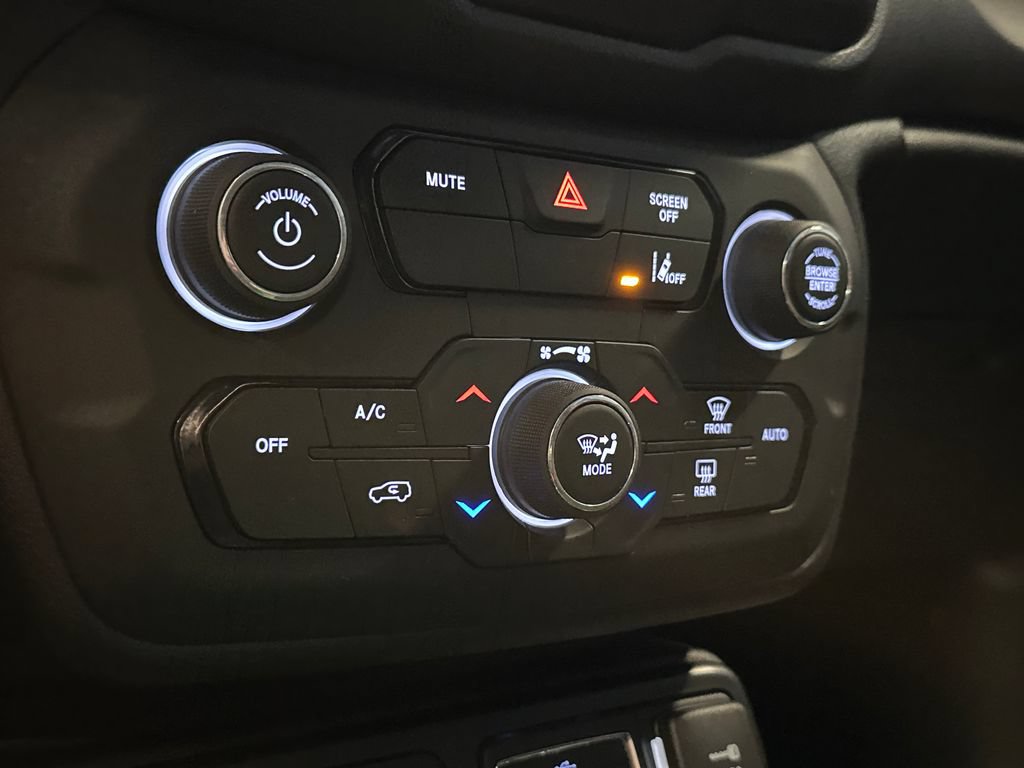 Used 2023 Jeep Renegade Latitude AWD/4WD image 14