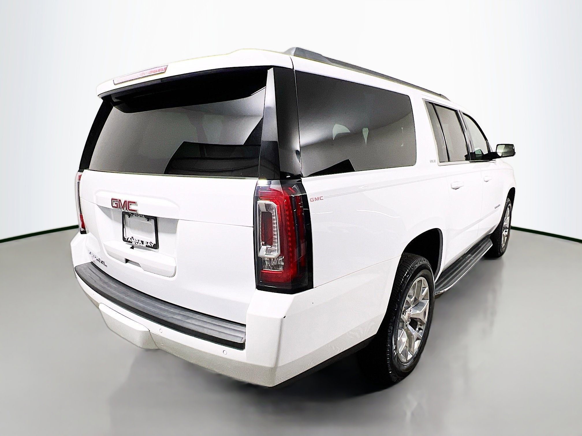 Used 2019 GMC Yukon XL SLE w/ SLE Value Package image 4