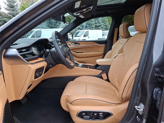 Used 2024 Jeep Grand Cherokee Summit image 11