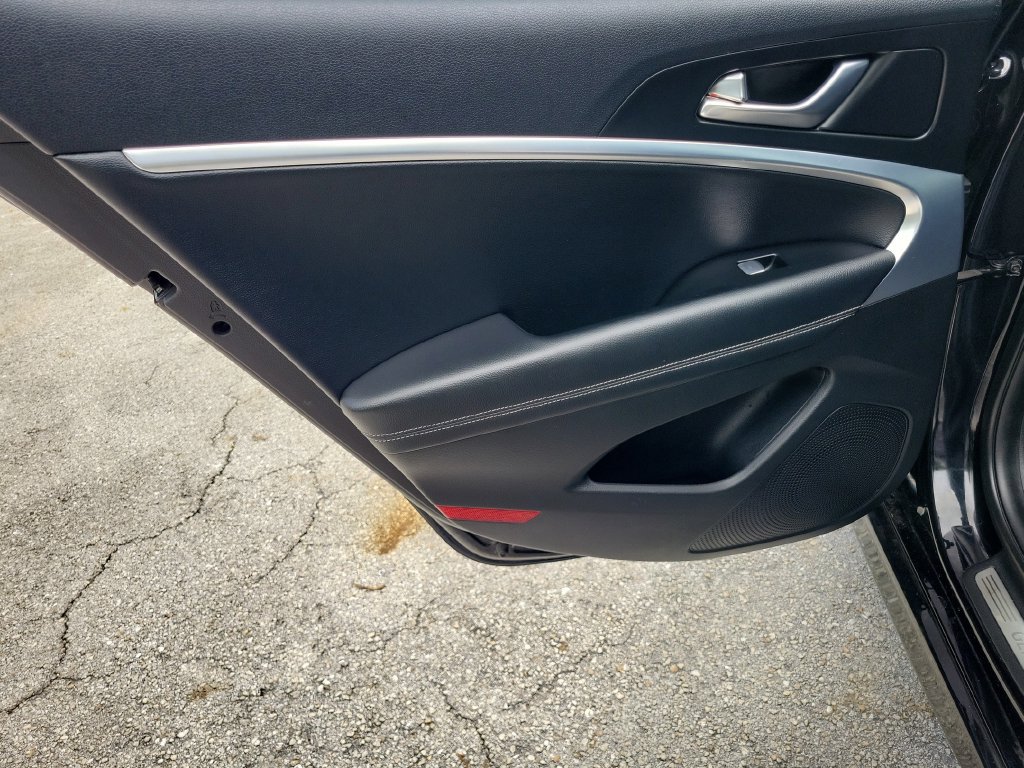 Used 2020 Genesis G70 2.0T RWD image 19
