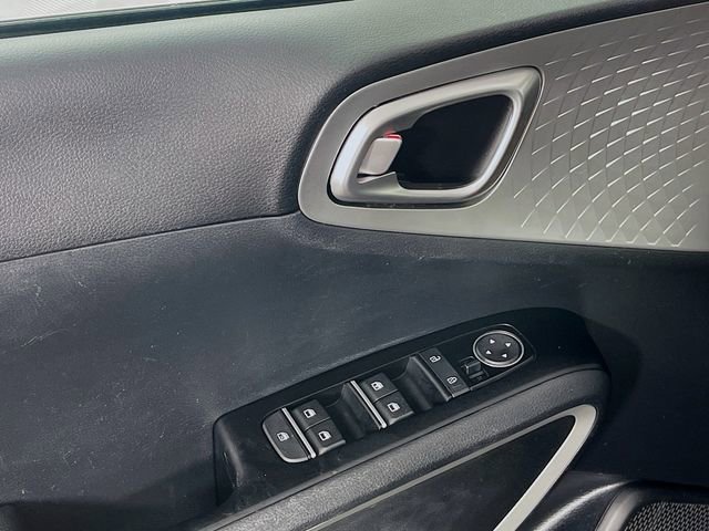 Used 2022 Kia Soul LX w/ Technology Package image 18