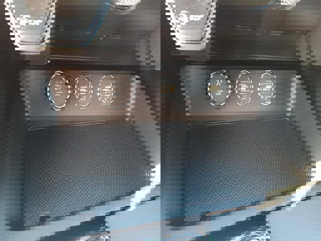 Used 2022 Genesis G70 2.0T image 23