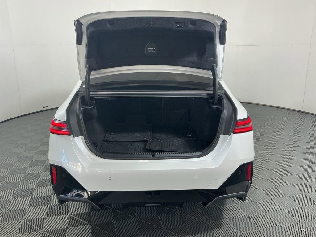 Certified 2025 BMW i5 xDrive40 w/ M Sport Package AWD/4WD image 28