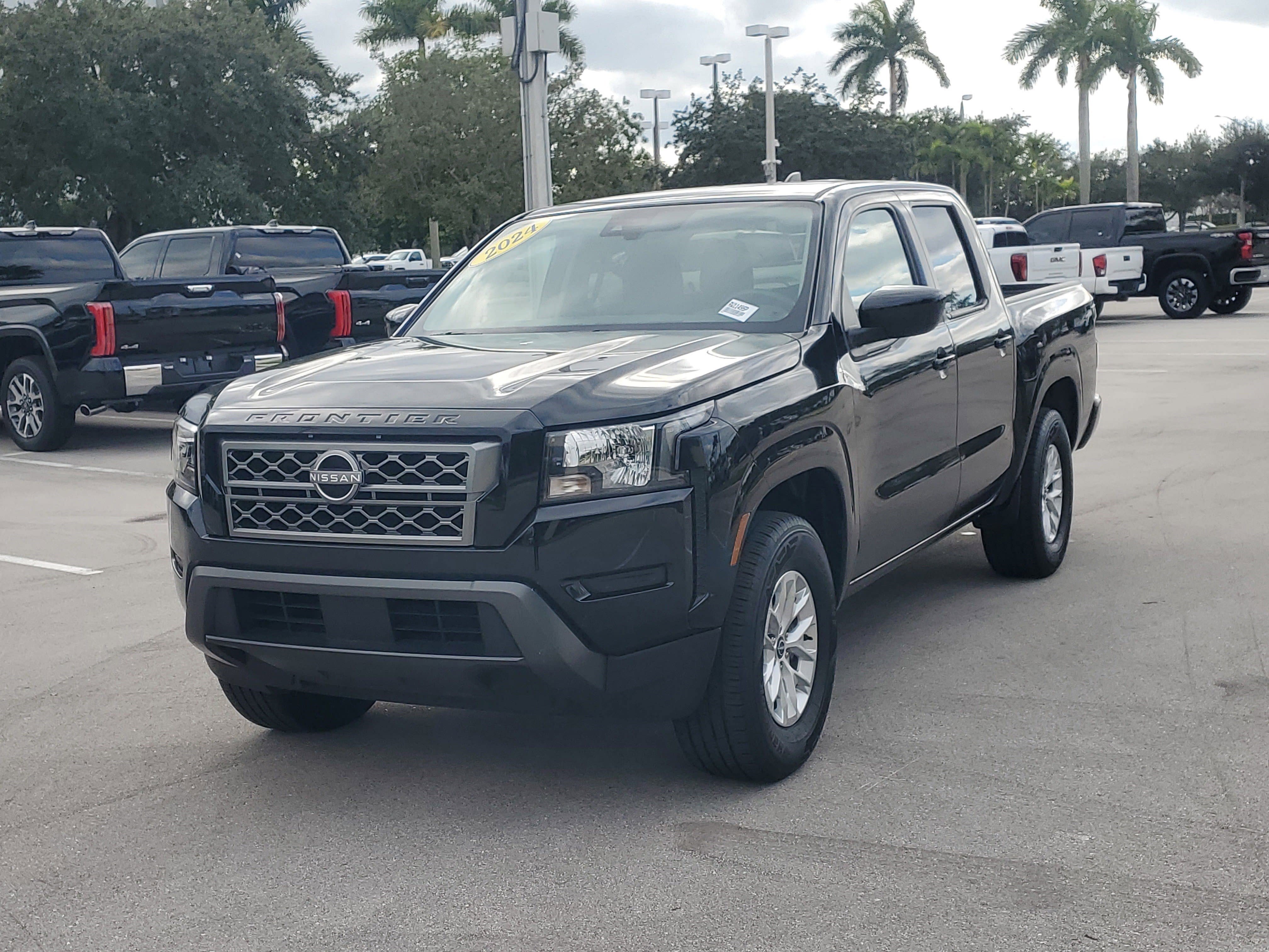 Used 2024 Nissan Frontier SV image 7