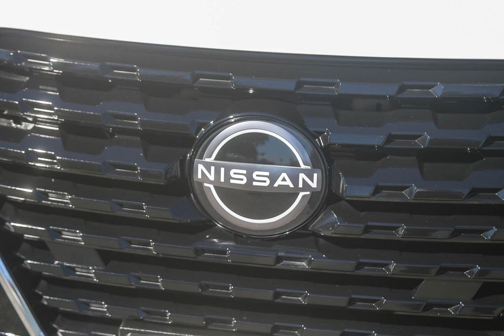 Certified 2025 Nissan Kicks Play S image 5