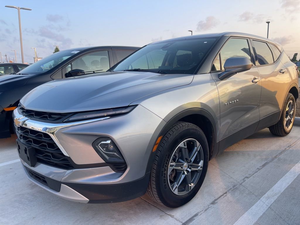 Used 2025 Chevrolet Blazer LT AWD/4WD image 1