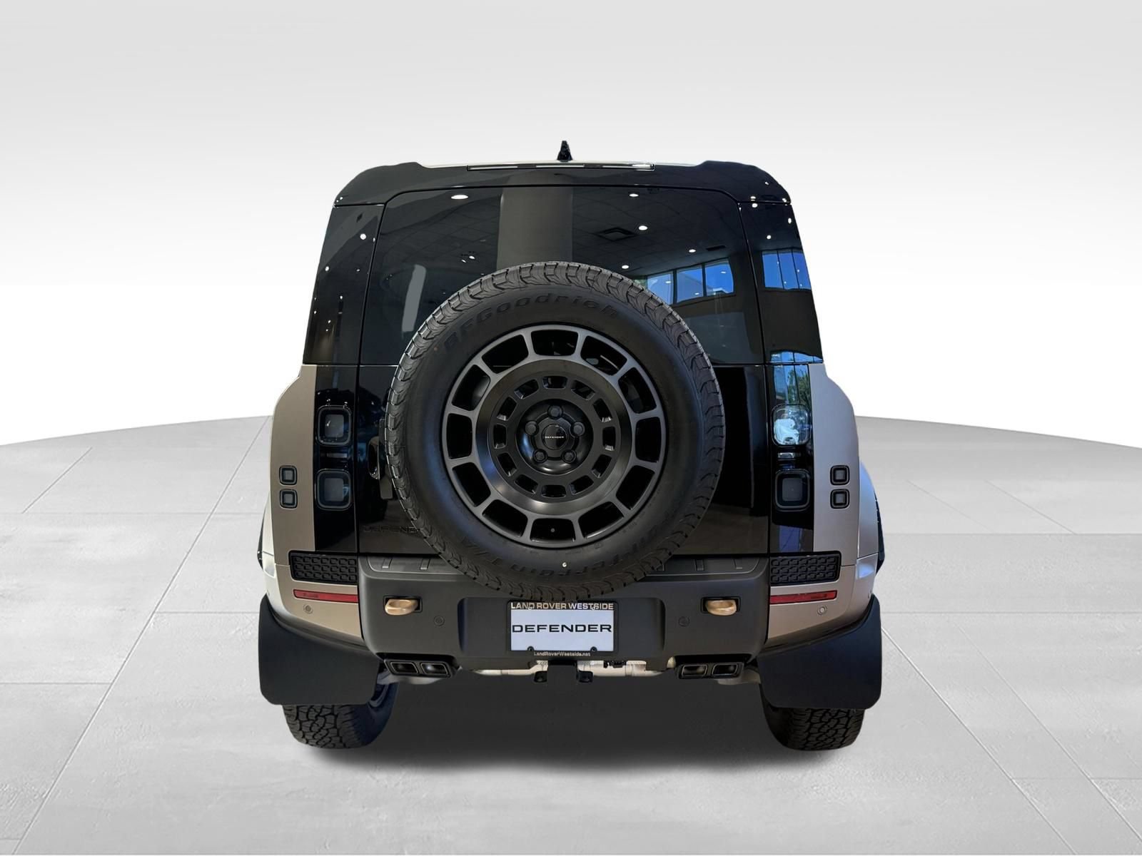 New 2026 Land Rover Defender 110 OCTA AWD/4WD image 4