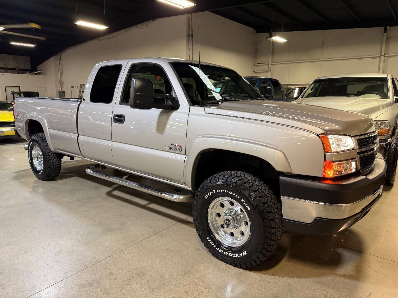 Used 2006 Chevrolet Silverado 3500 LT w/ Heavy-Duty Power Package AWD/4WD image 1