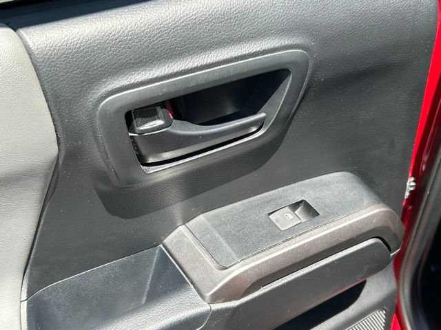 Used 2019 Toyota Tacoma SR5 AWD/4WD image 32