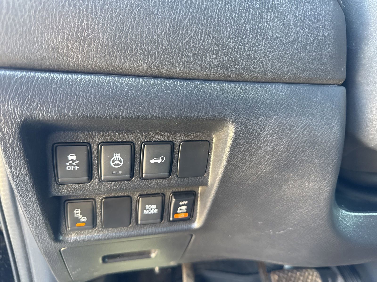 Used 2018 Nissan Pathfinder Platinum image 19