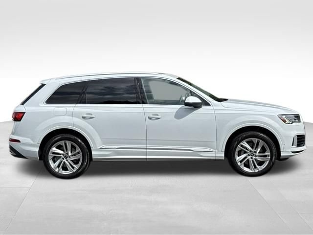 Used 2023 Audi Q7 3.0T Premium Plus w/ Premium Plus Package AWD/4WD image 9