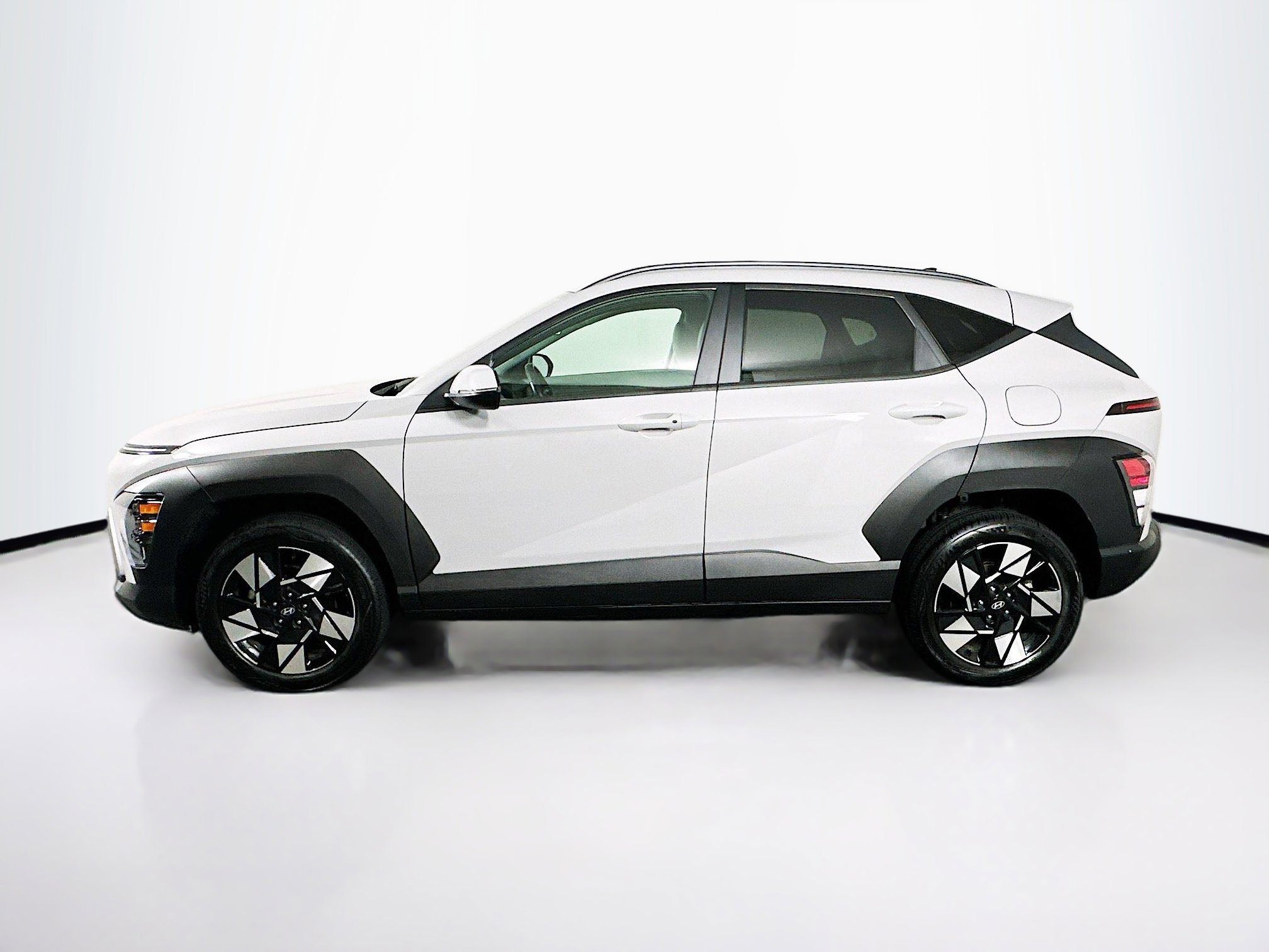 Used 2025 Hyundai Kona SEL image 4