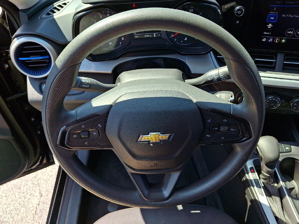Used 2025 Chevrolet Trax LS FWD image 18