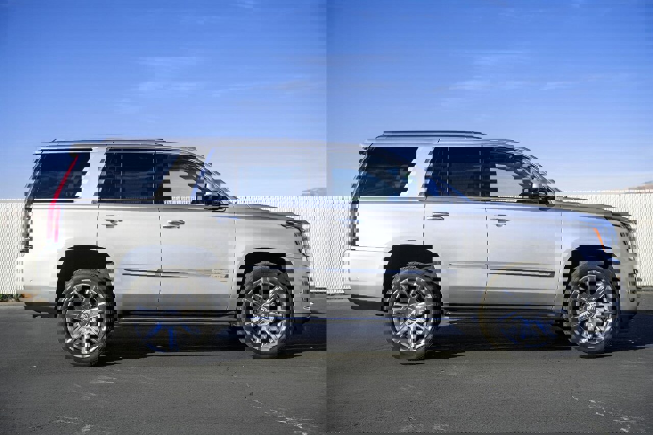 Used 2020 Cadillac Escalade Luxury image 7