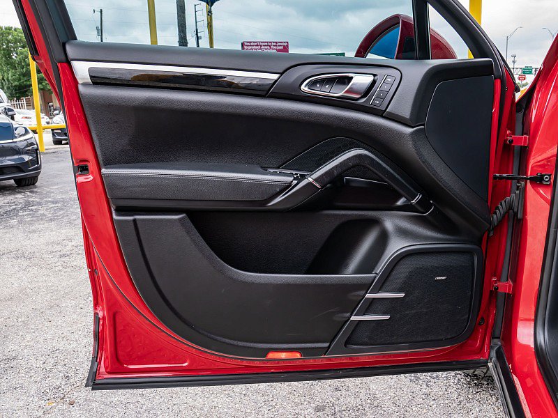 Used 2017 Porsche Cayenne AWD/4WD image 10