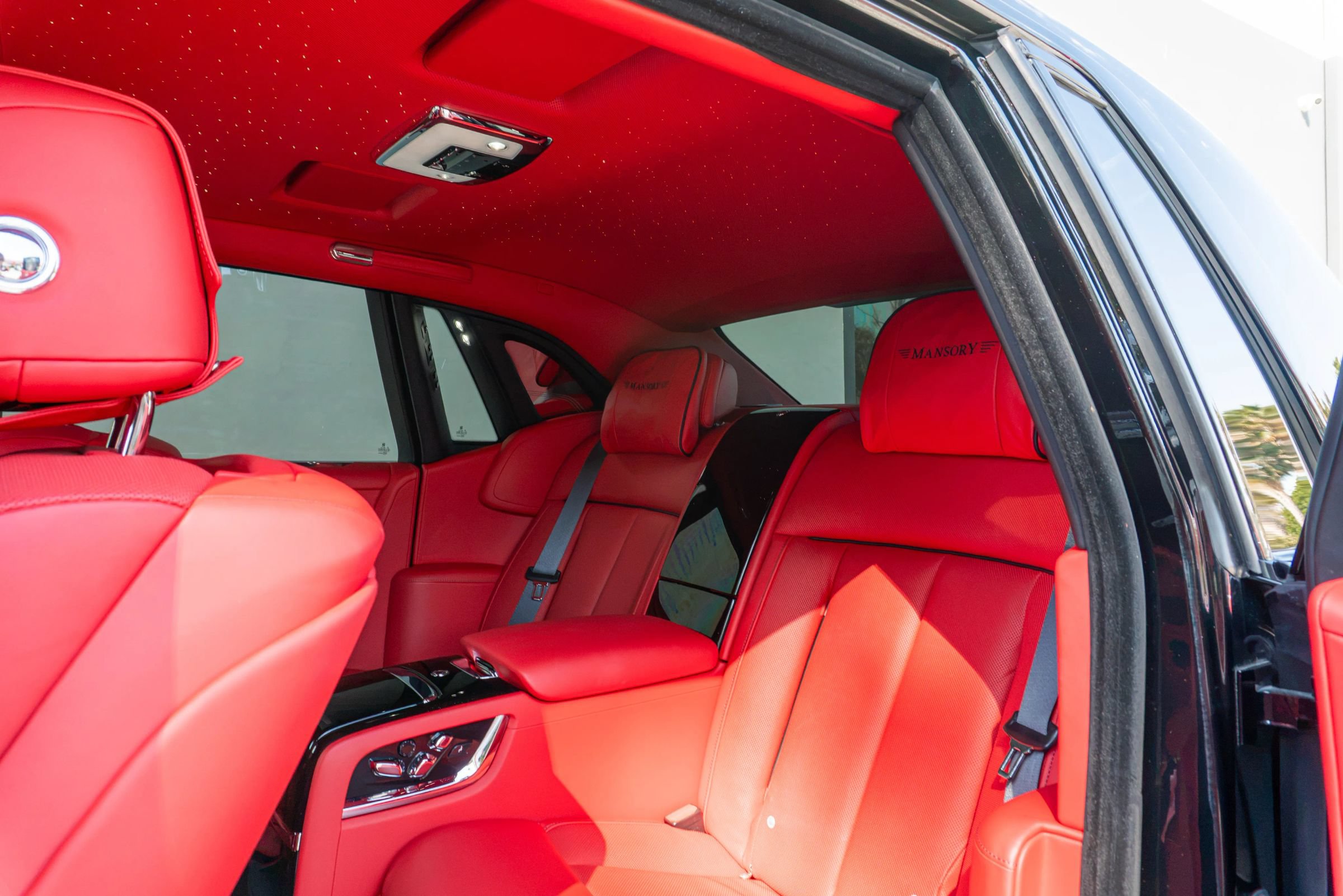 Used 2024 Rolls-Royce Phantom Sedan w/ The Phantom Package RWD image 11