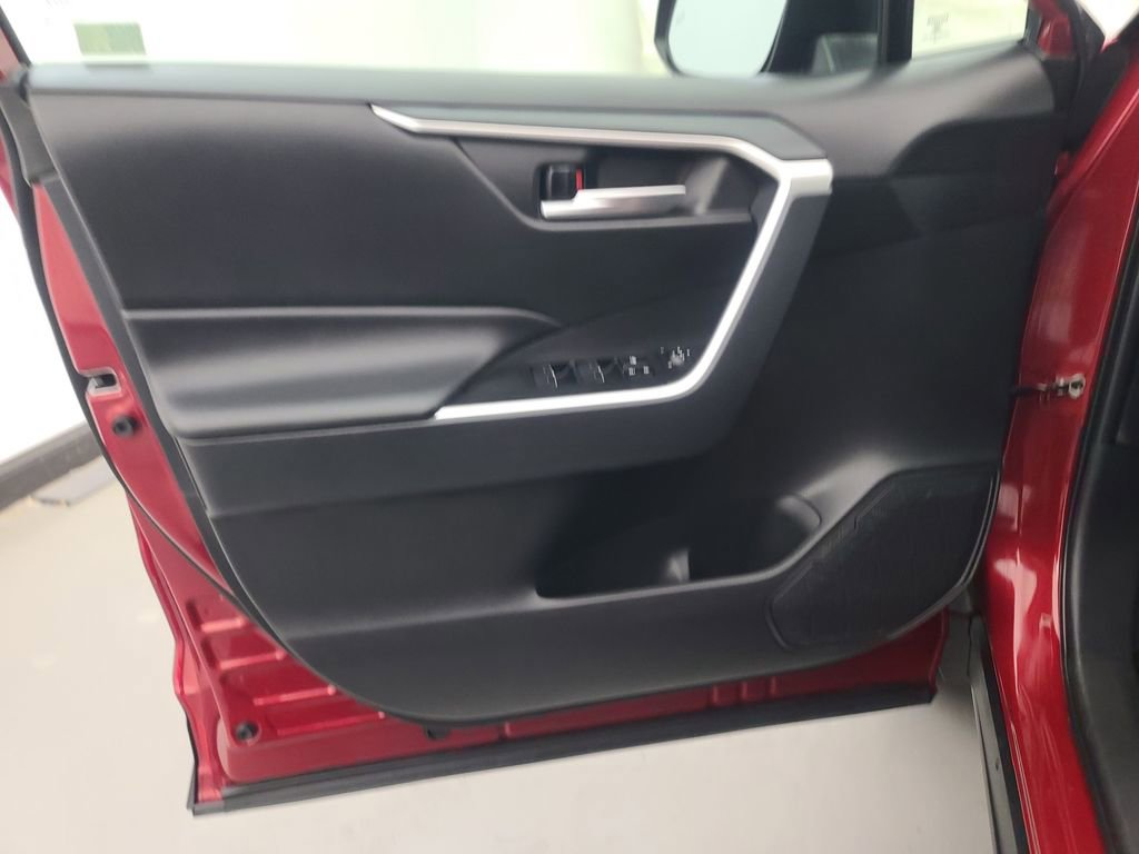 Used 2025 Toyota RAV4 XLE image 24