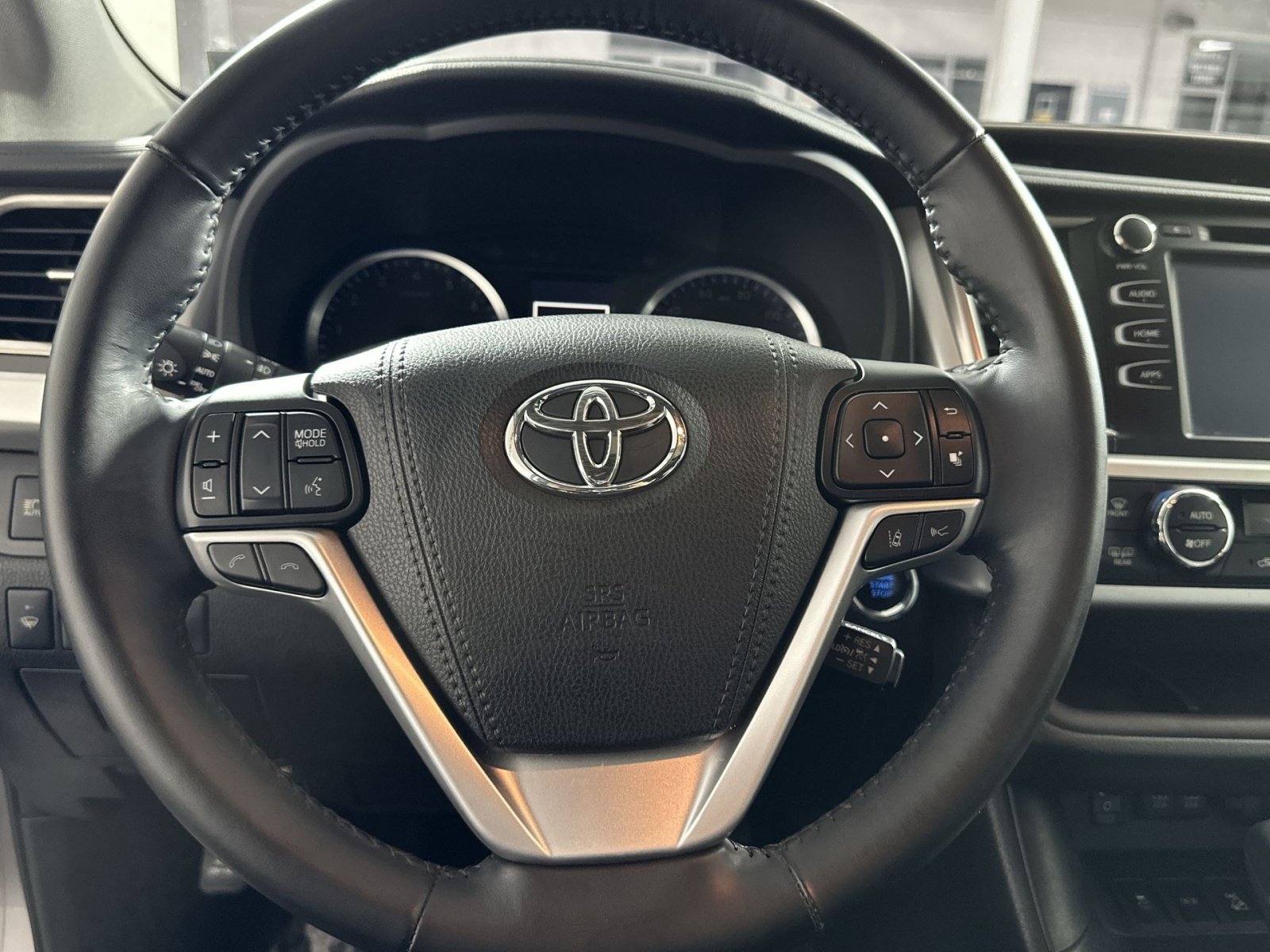 Used 2017 Toyota Highlander XLE AWD/4WD image 16