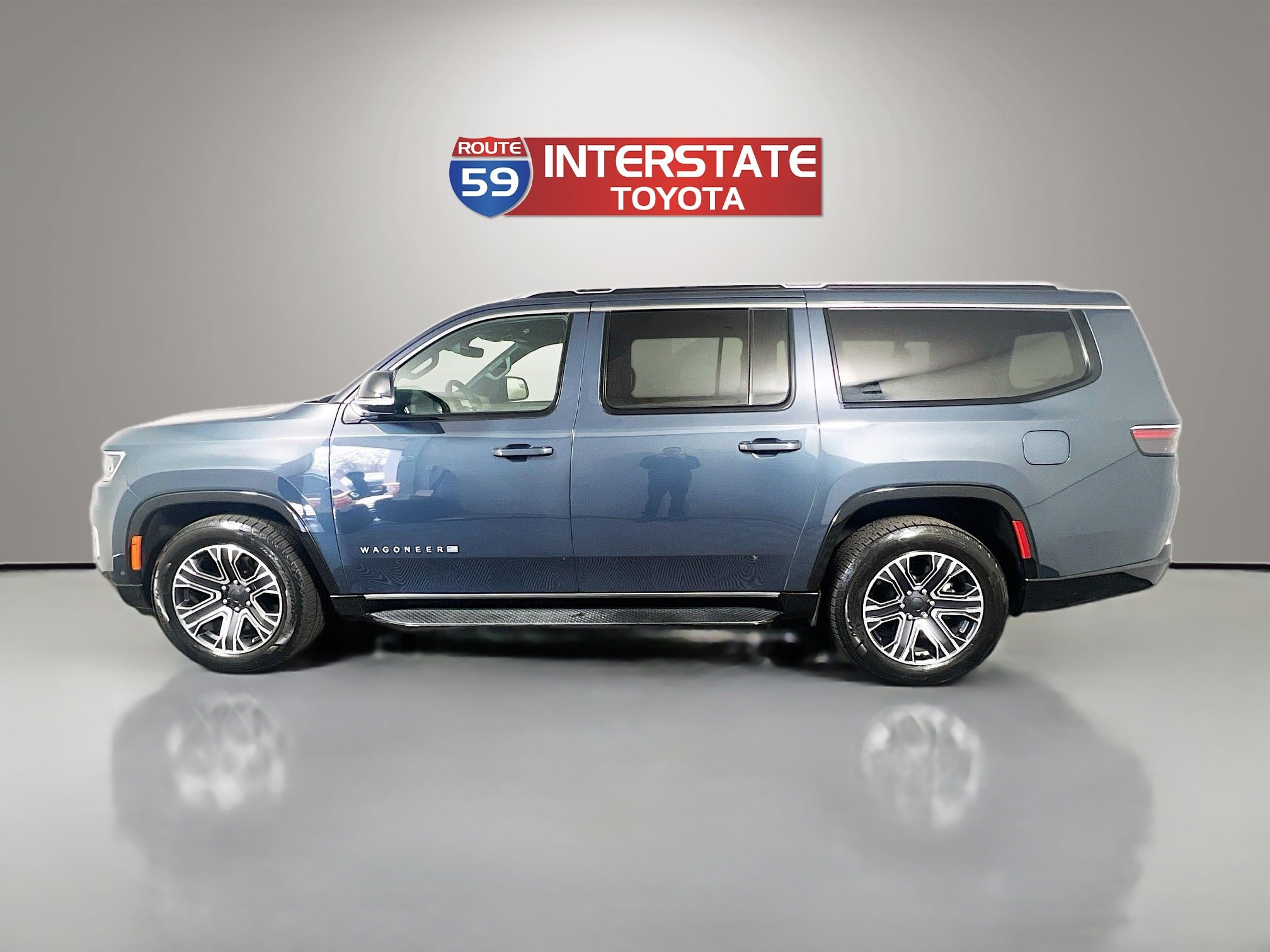 Used 2024 Jeep Wagoneer L Series II w/ Flexible Seating Group image 4