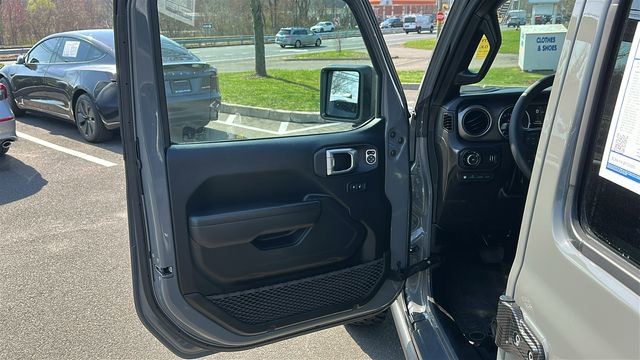 Used 2023 Jeep Wrangler Unlimited w/ Sun & Screen Package image 9