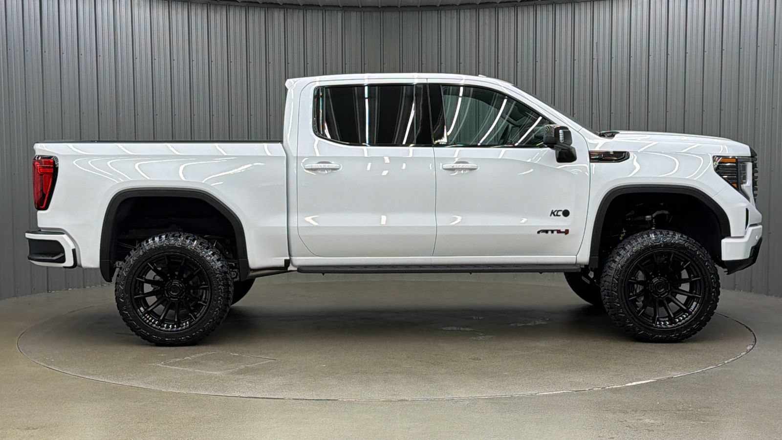 Used 2026 GMC Sierra 1500 AT4 w/ AT4 Premium Package AWD/4WD image 6