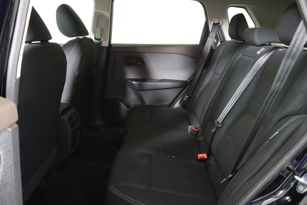Used 2023 Nissan Rogue S image 17