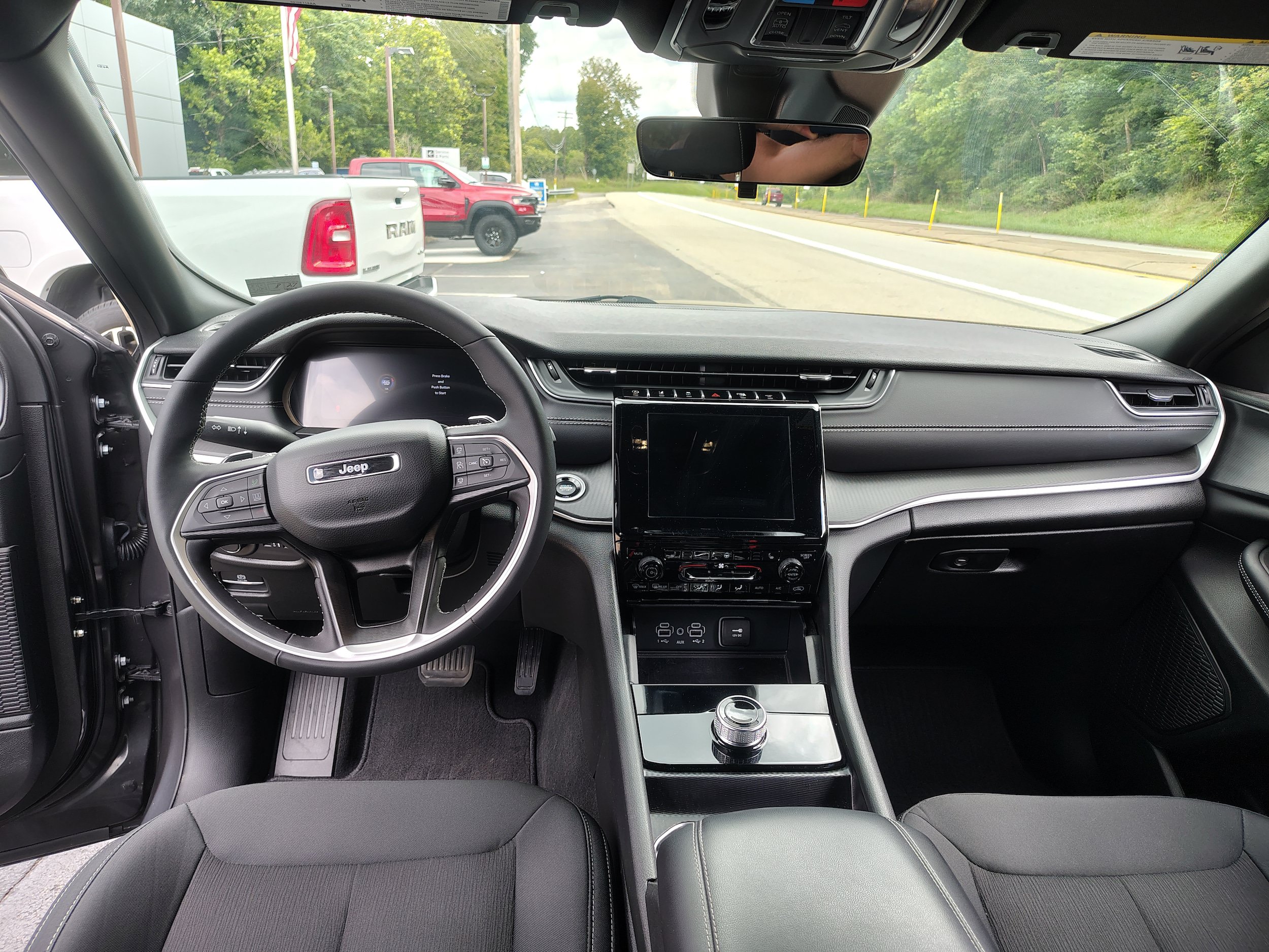 Certified 2025 Jeep Grand Cherokee Laredo X w/ Luxury Tech Group I AWD/4WD image 26